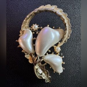 Vintage Coro Gold and Pearl Brooch